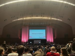 キーノートスピーチ会場の様子の画像